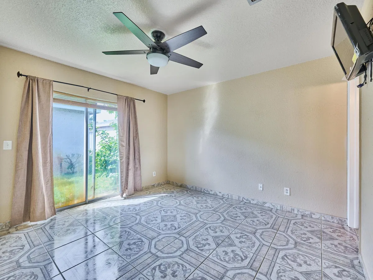 Residence photo 19
