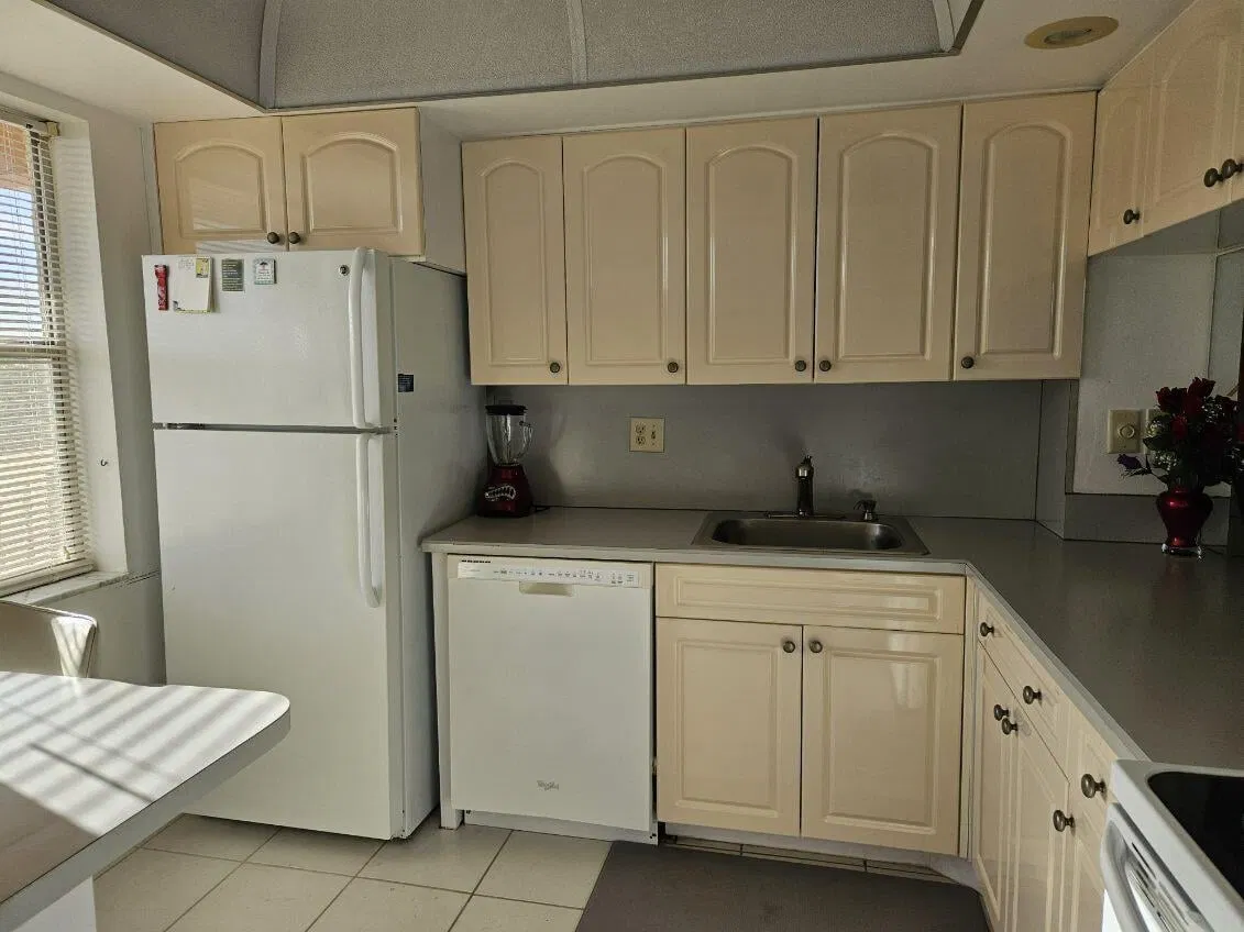 Unit 1239 photo 4
