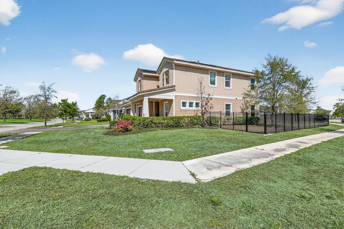 Residence photo 4
