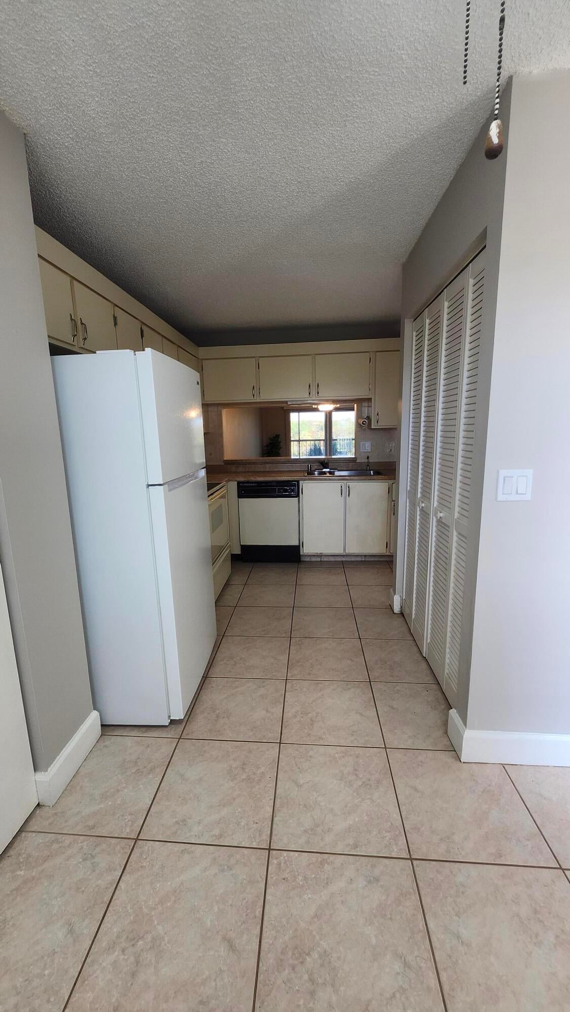 Unit 414 photo 19