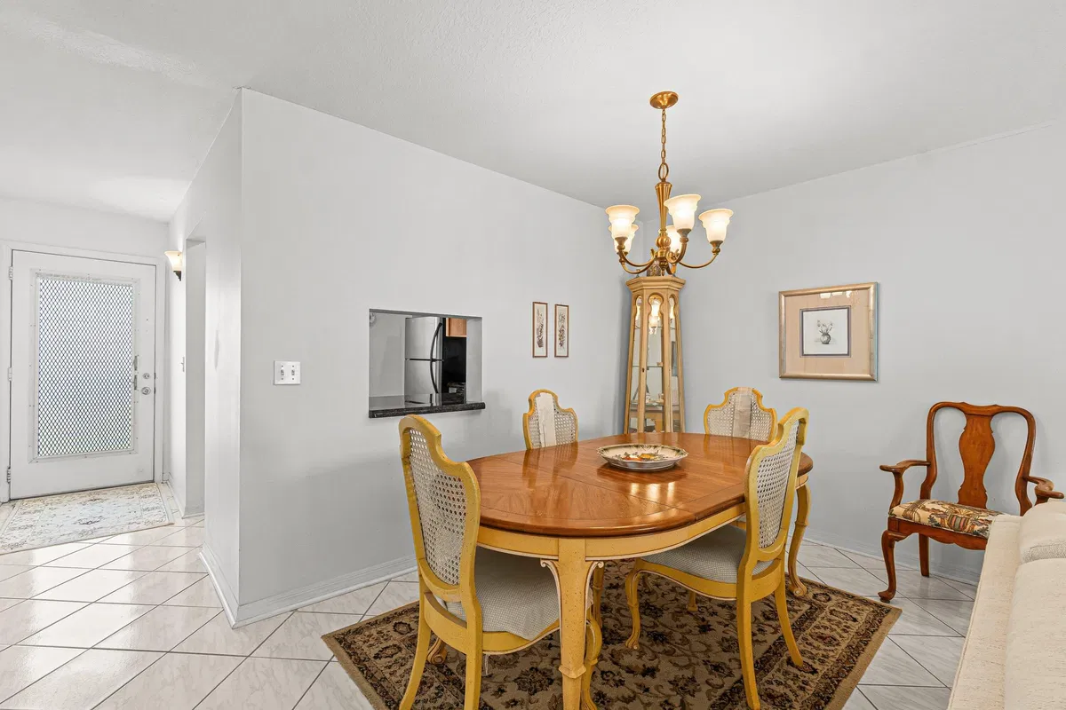 Unit 4100 photo 10