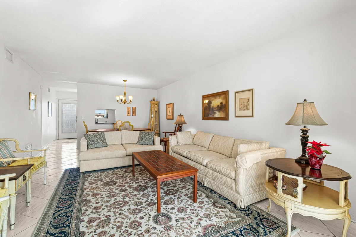 Unit 4100 photo 13