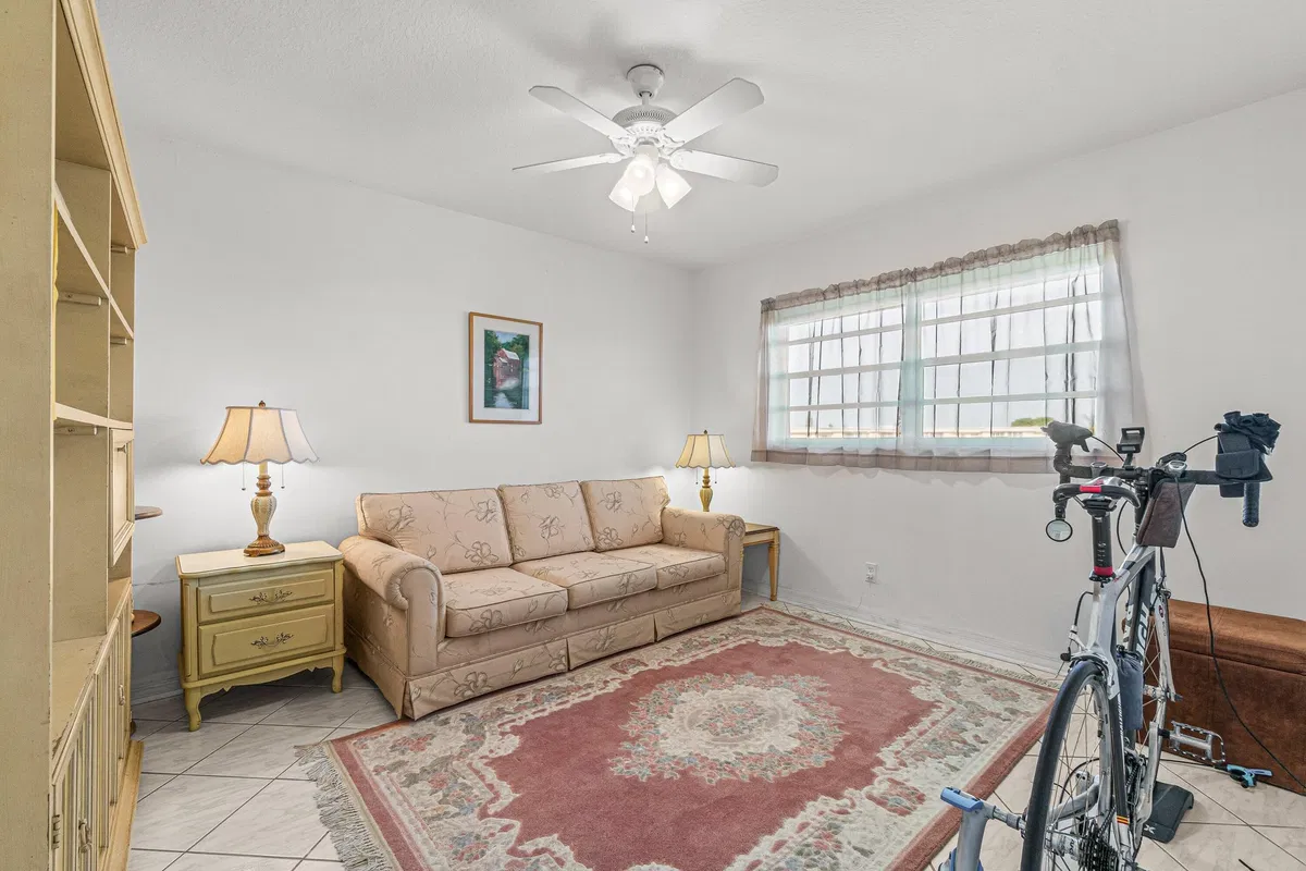 Unit 4100 photo 16
