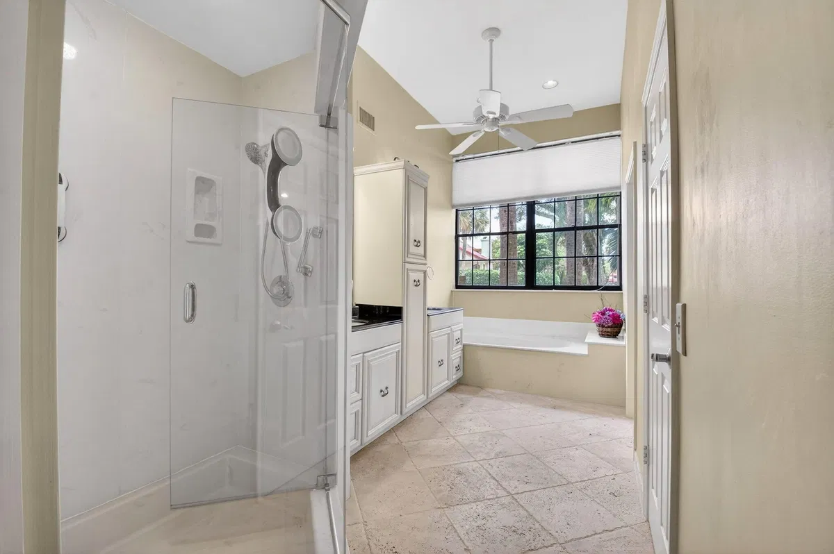 Residence photo 43