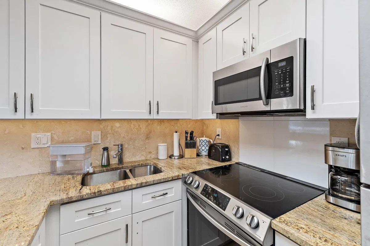Unit C7 photo 13