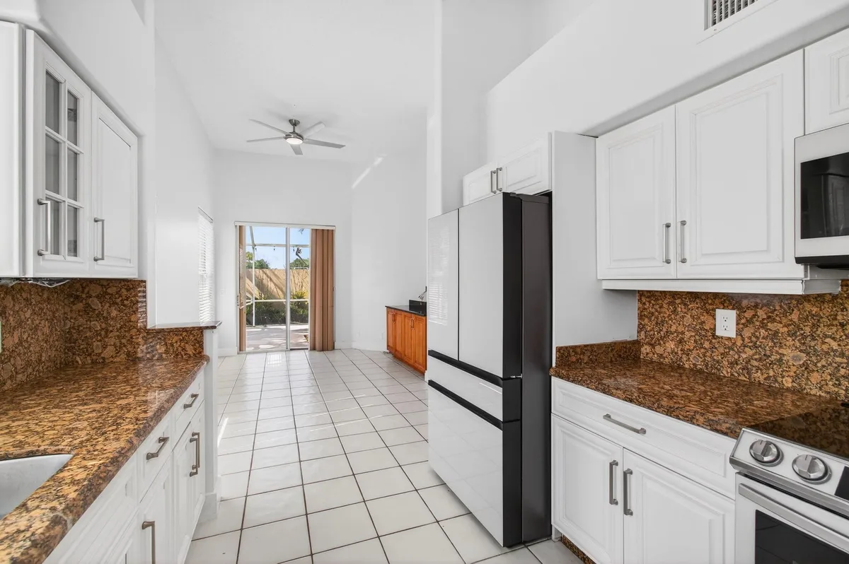 Residence photo 19