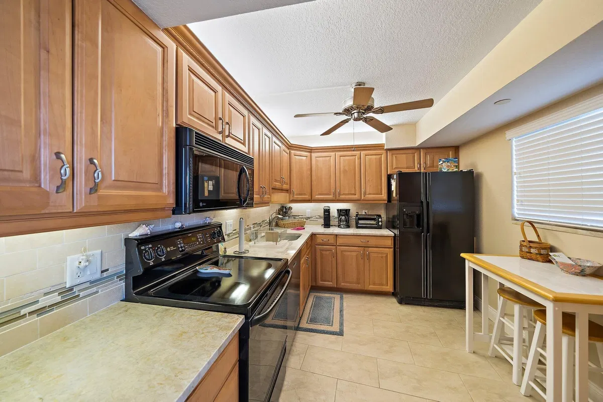 Unit 609 photo 13