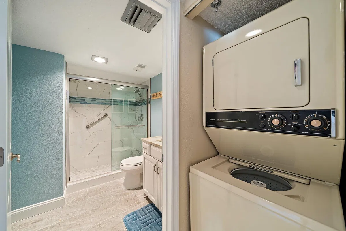 Unit 609 photo 28