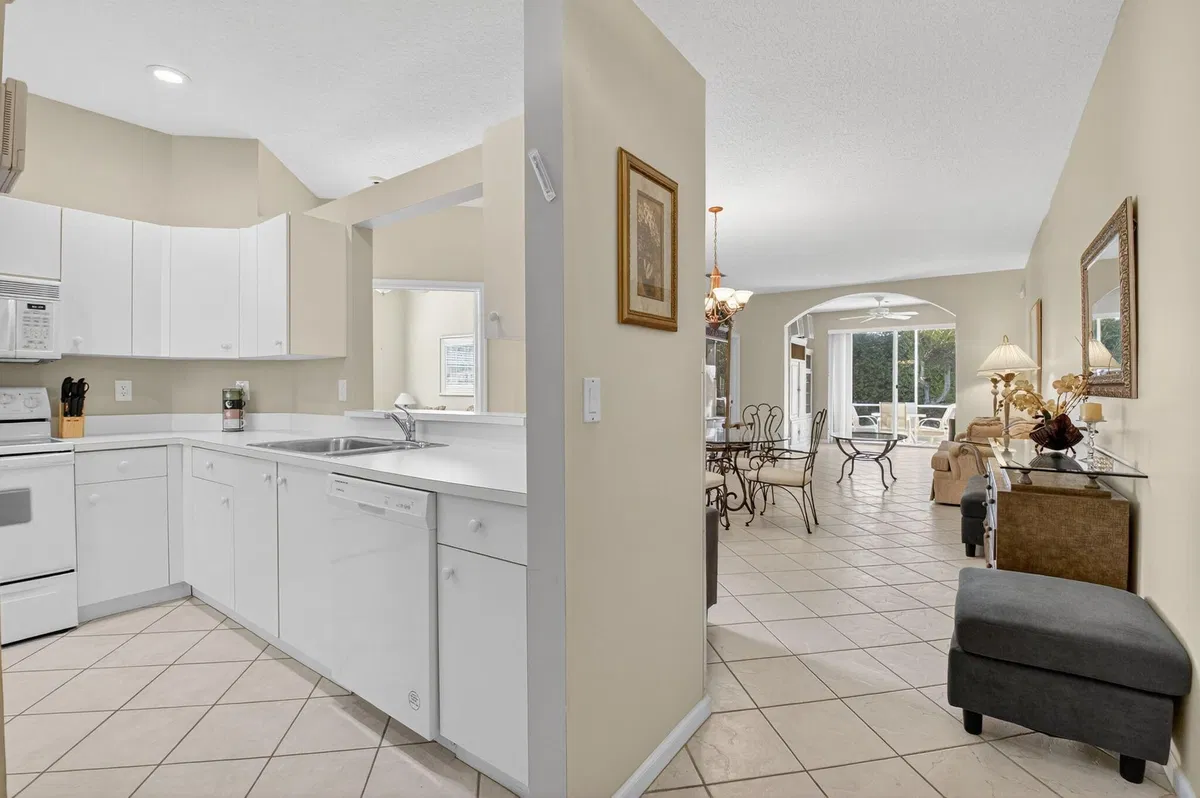  Residence photo 7