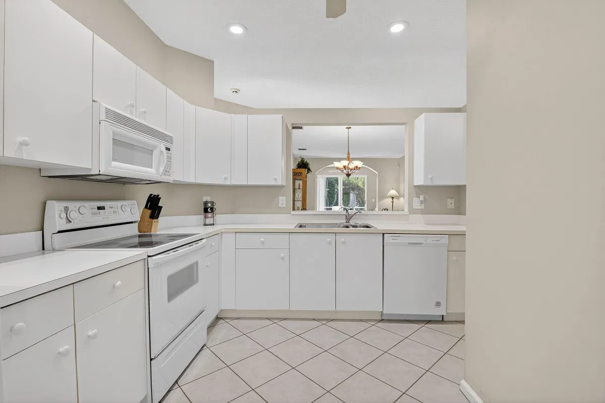  Residence photo 16