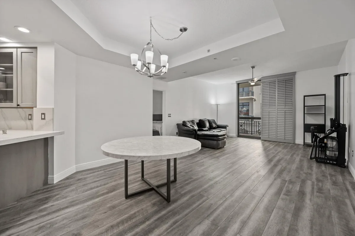 One City Plaza Unit 615 photo 4