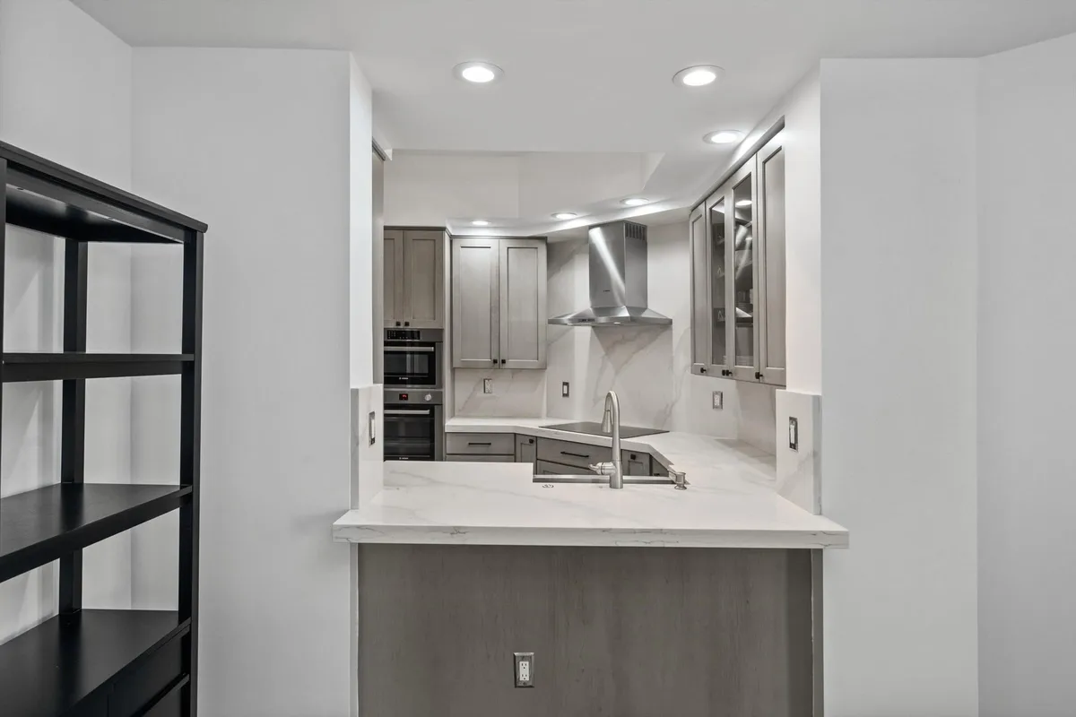 One City Plaza Unit 615 photo 10