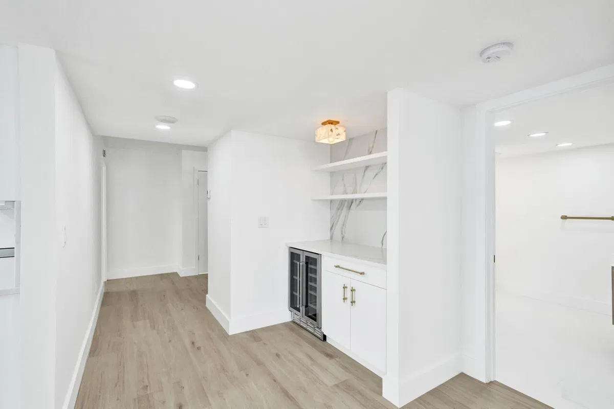 Unit 1041 photo 13