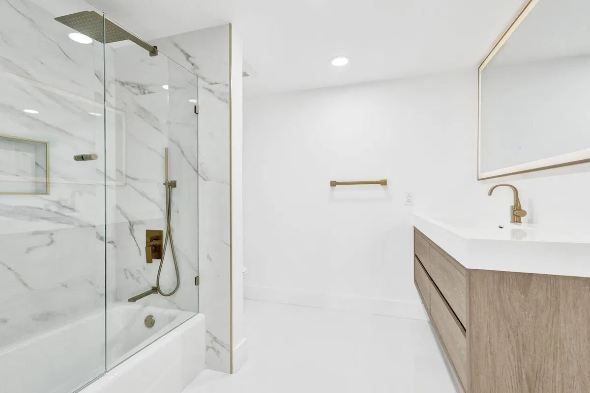 Unit 1041 photo 22