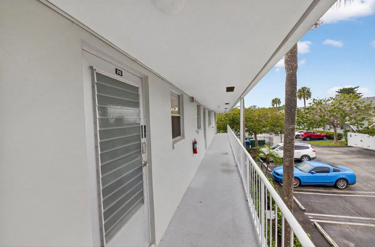 Unit 312 photo 4