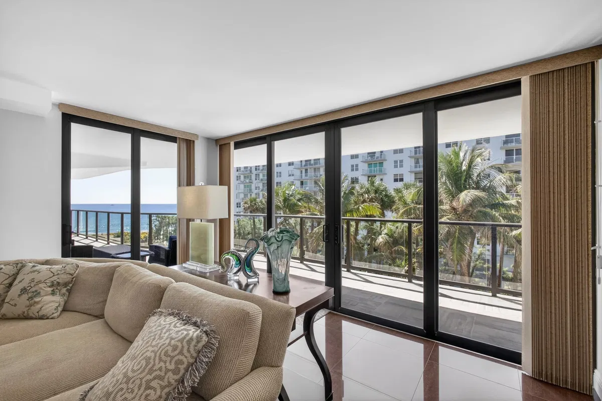 Unit 401 photo 31