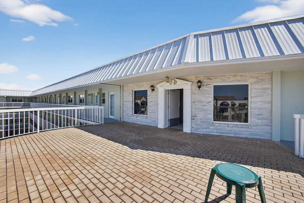 Unit 309 photo 46