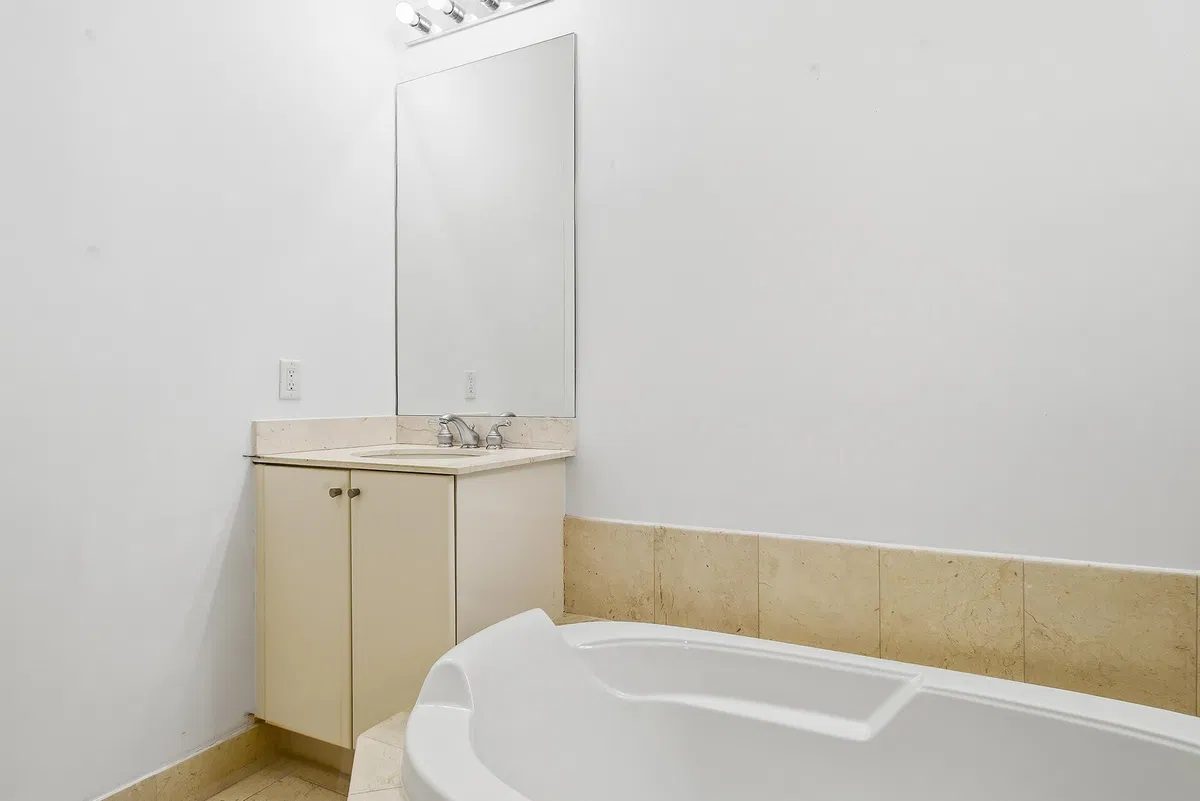 One City Plaza Unit 425 photo 16