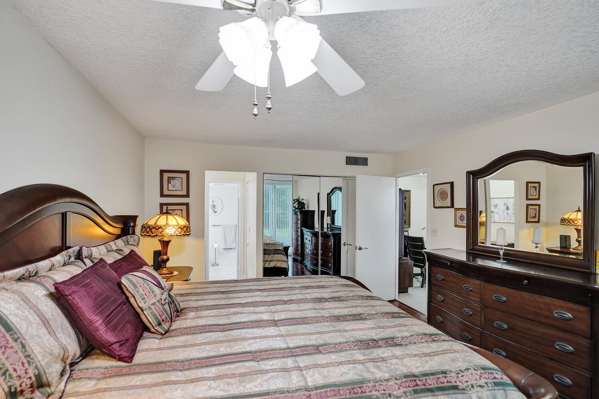 Unit 116 photo 28