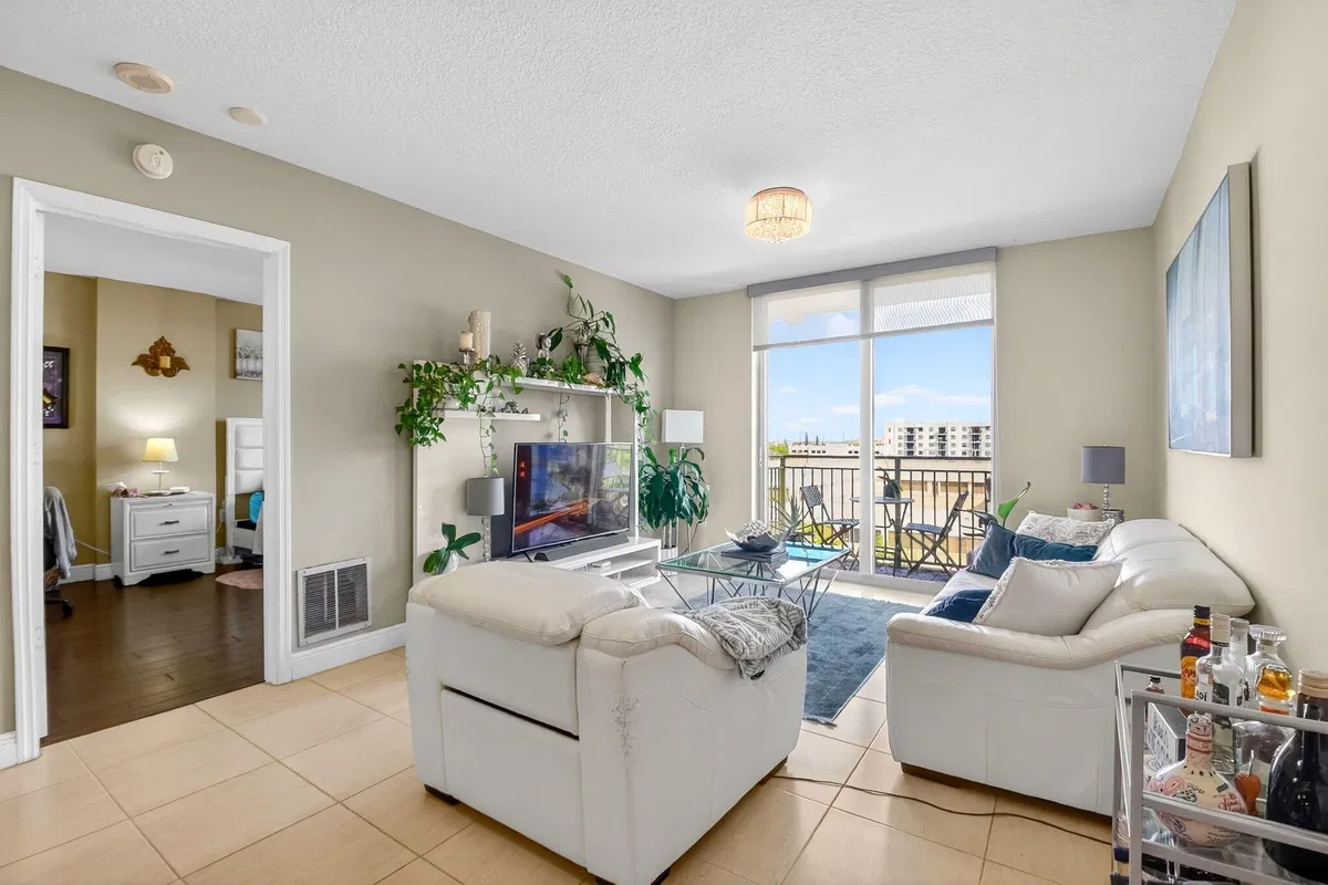 610 Clematis Unit 608 photo 10