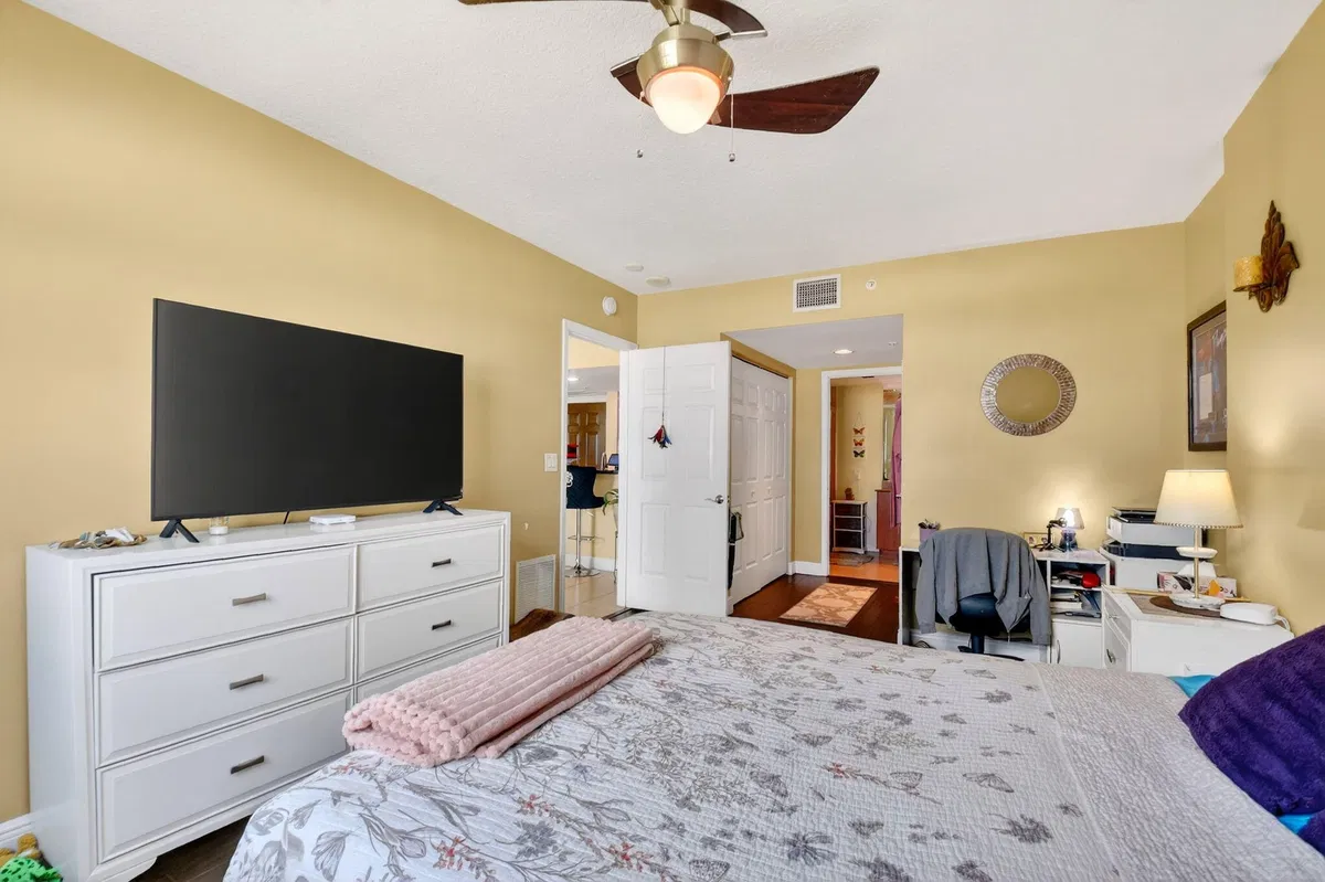 610 Clematis Unit 608 photo 22