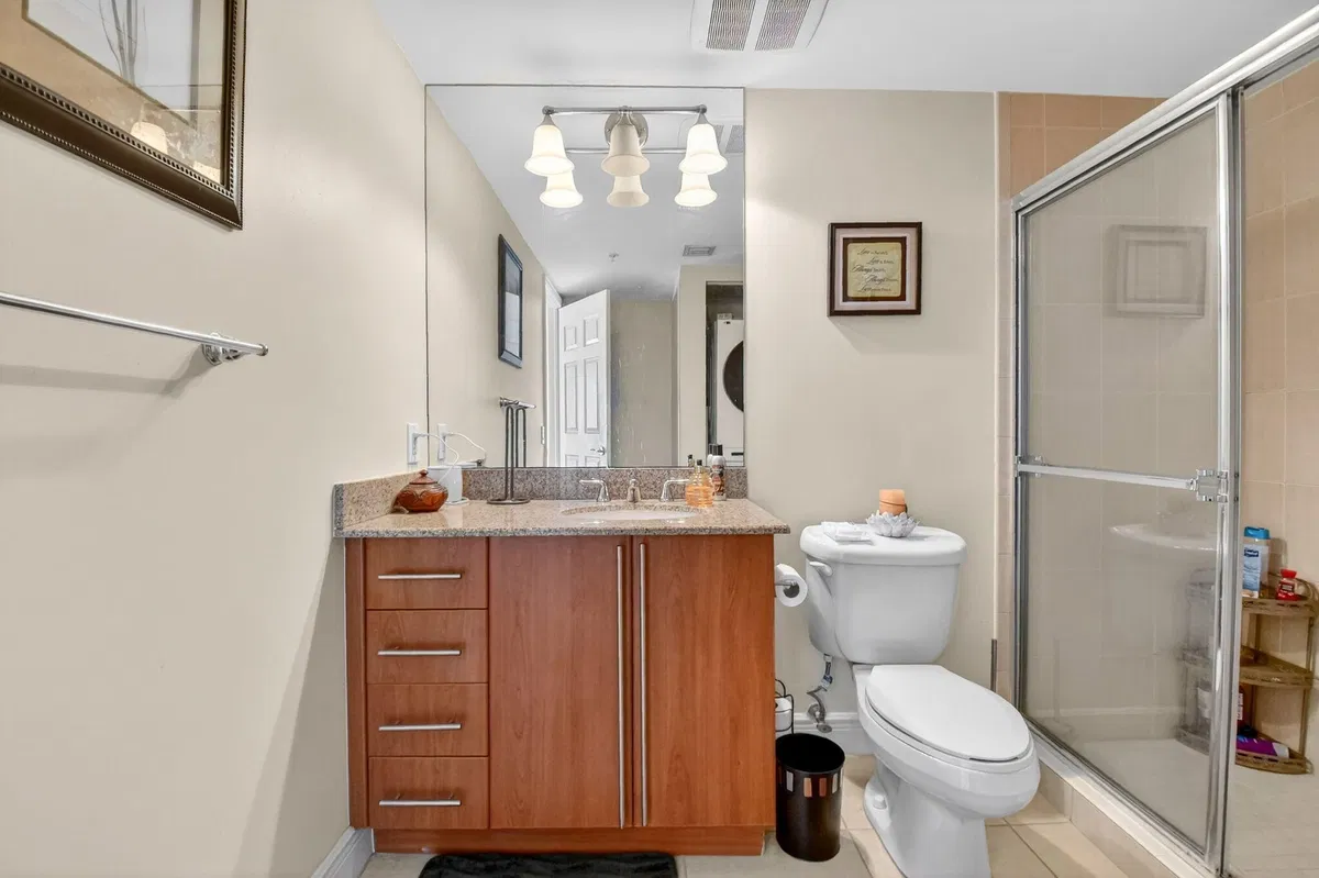 610 Clematis Unit 608 photo 28