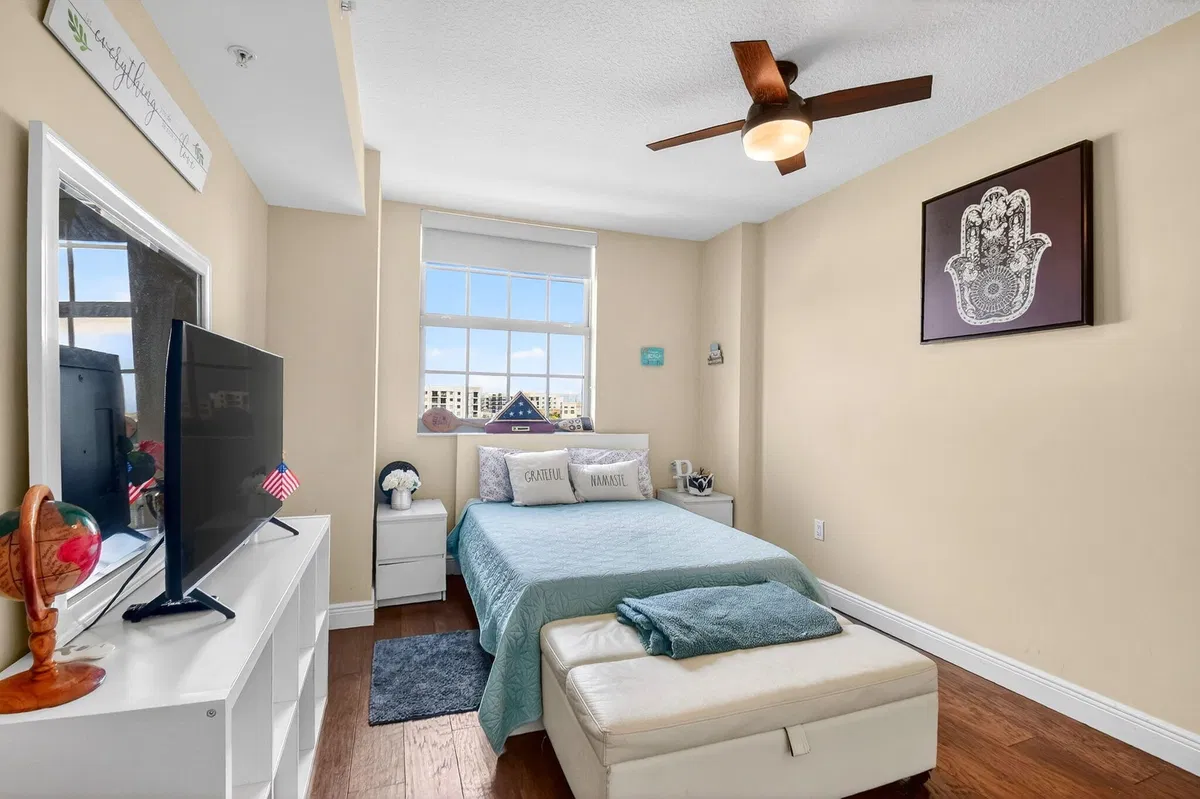 610 Clematis Unit 608 photo 31