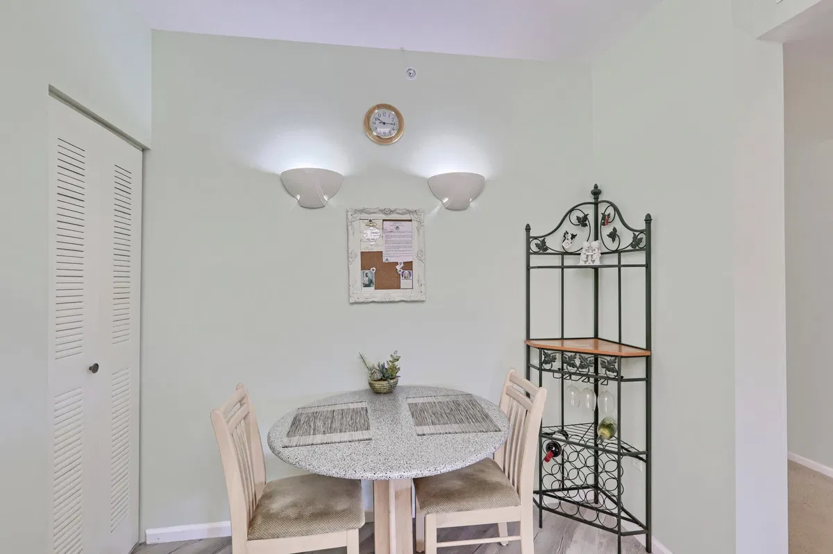 Unit 305 photo 13