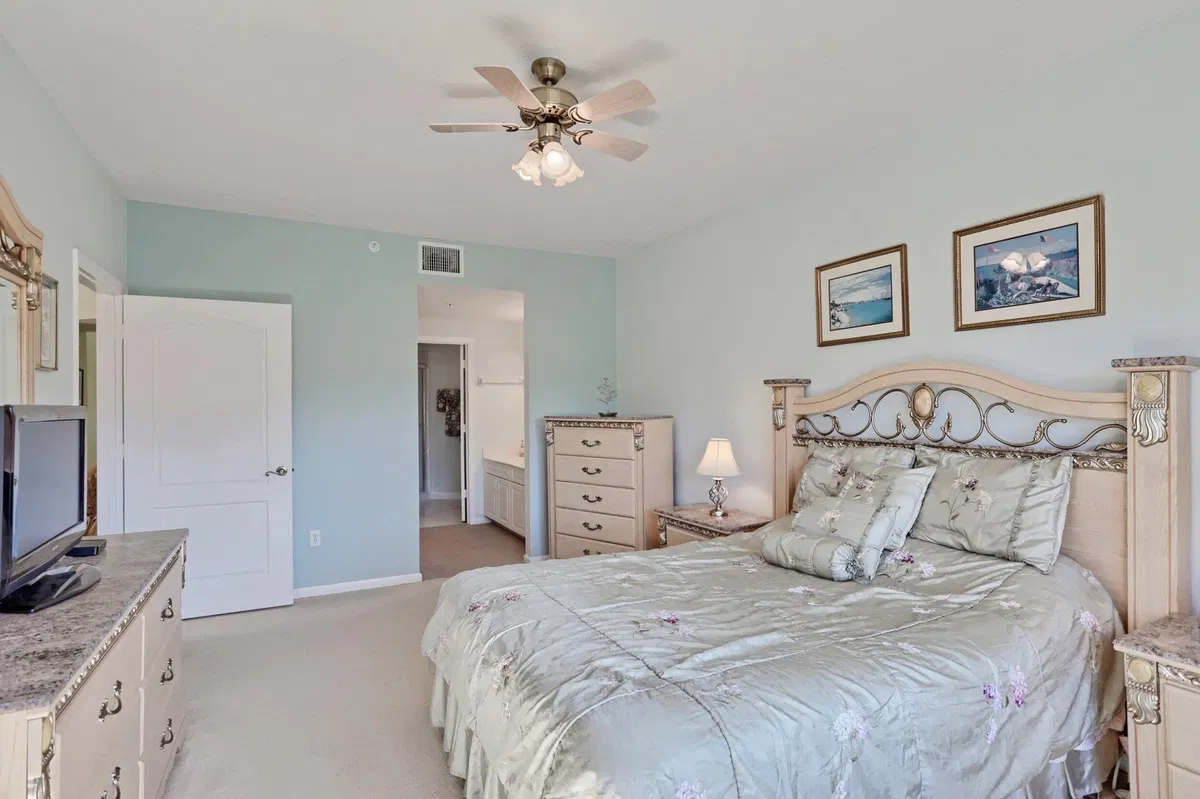 Unit 305 photo 28