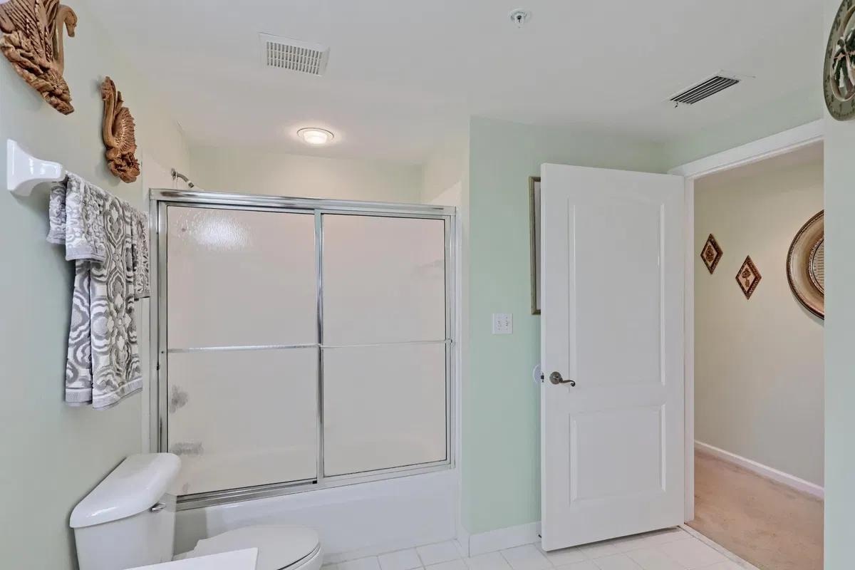 Unit 305 photo 34