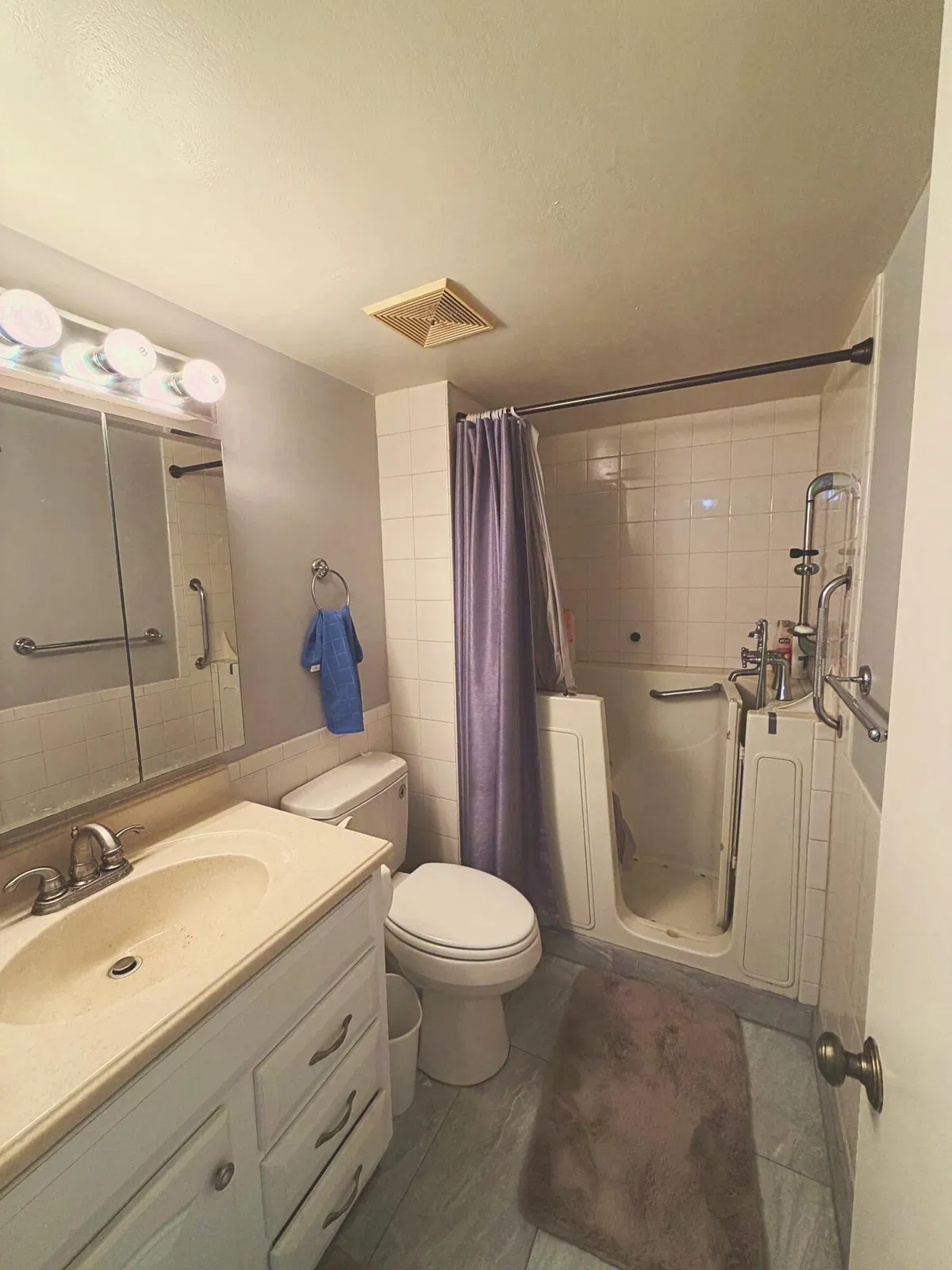 Unit Apt 233 photo 22