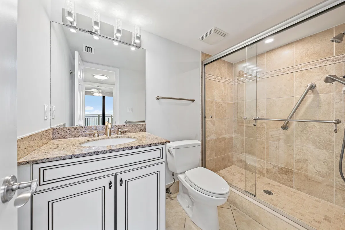 Singer Island Unit 17d photo 13