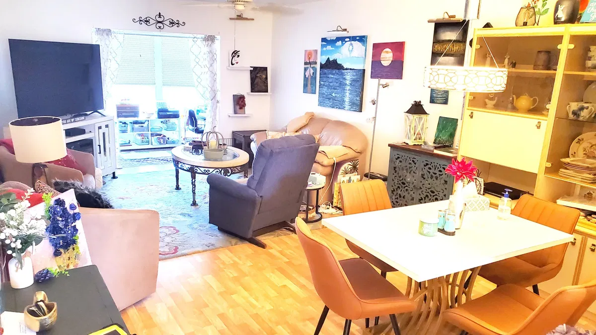Unit 209 photo 4
