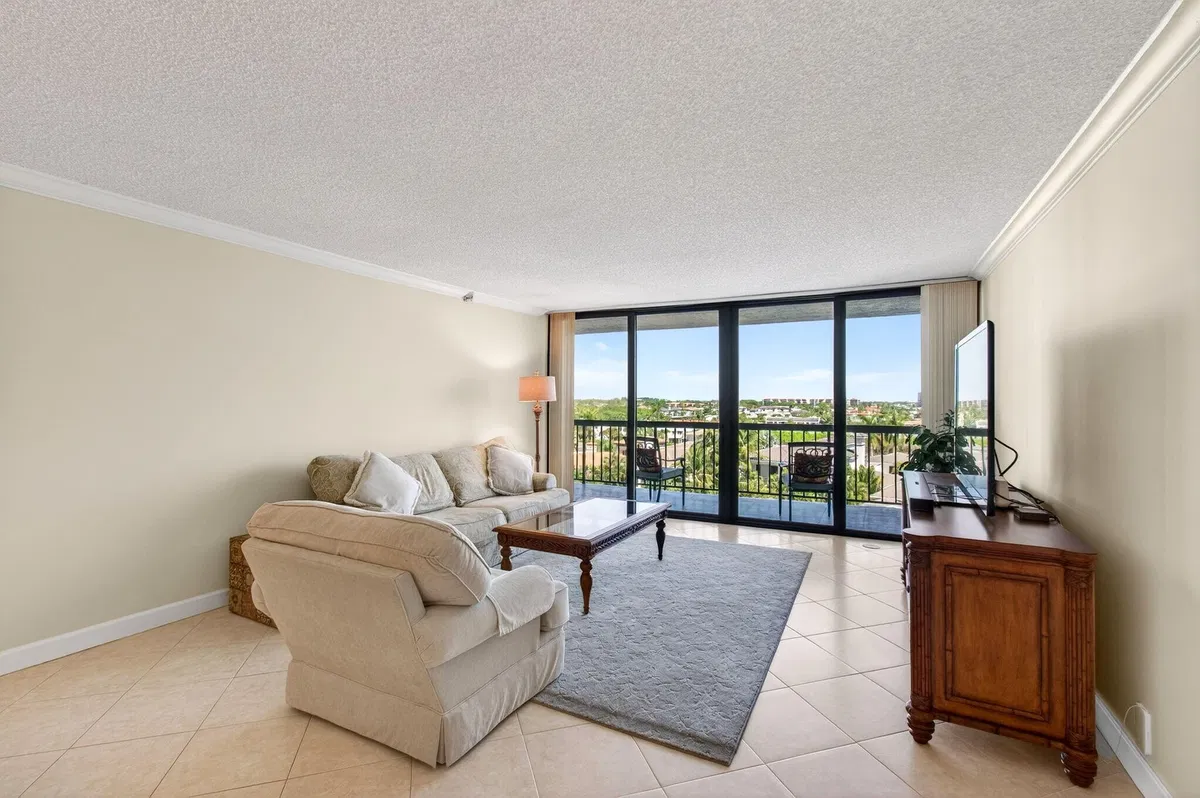 Le Club International Unit 702 photo 7