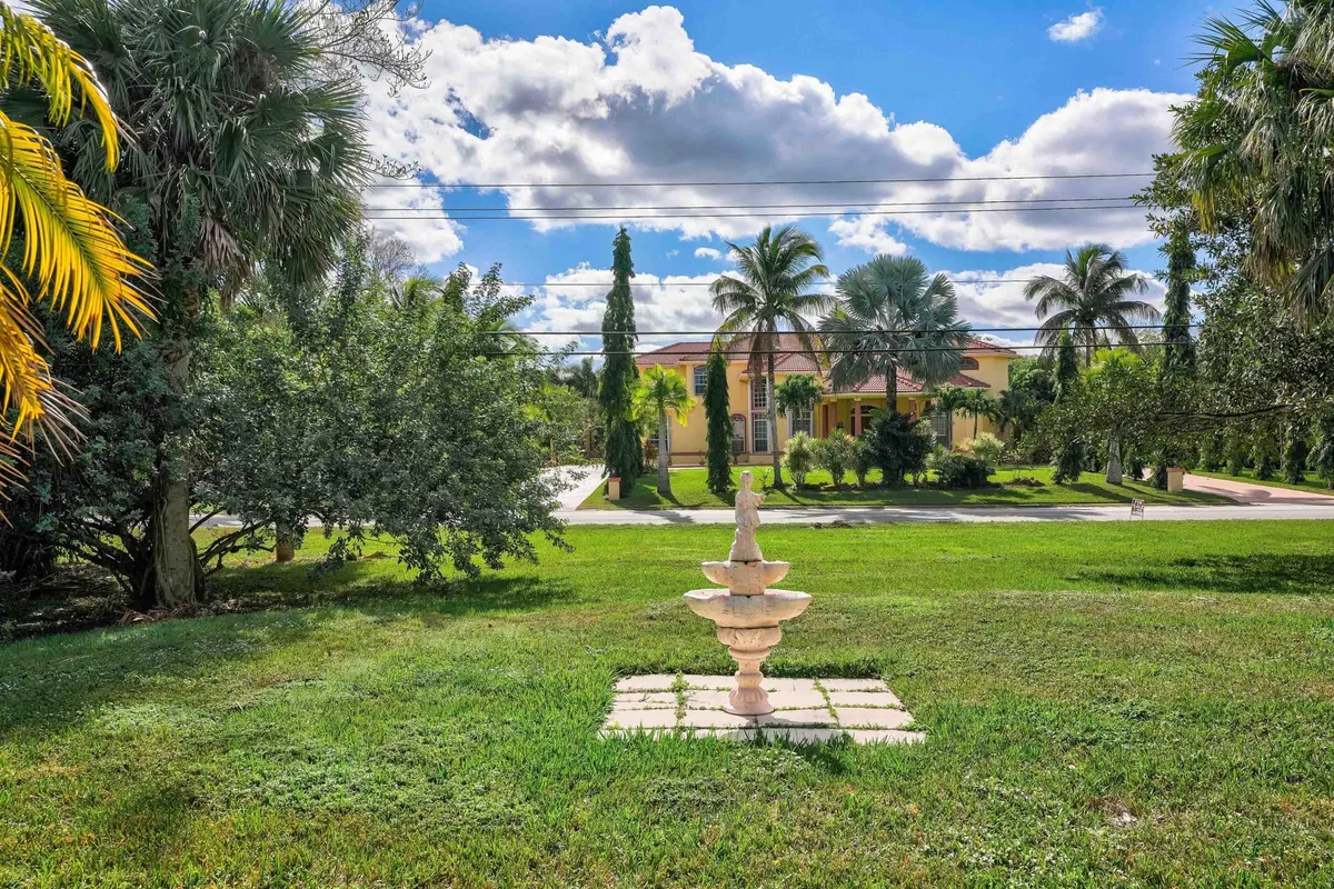 Residence photo 22