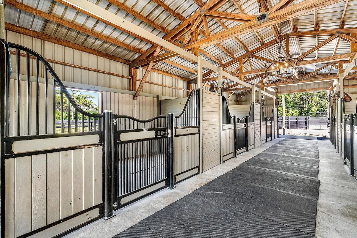 Unit (barn) photo 7