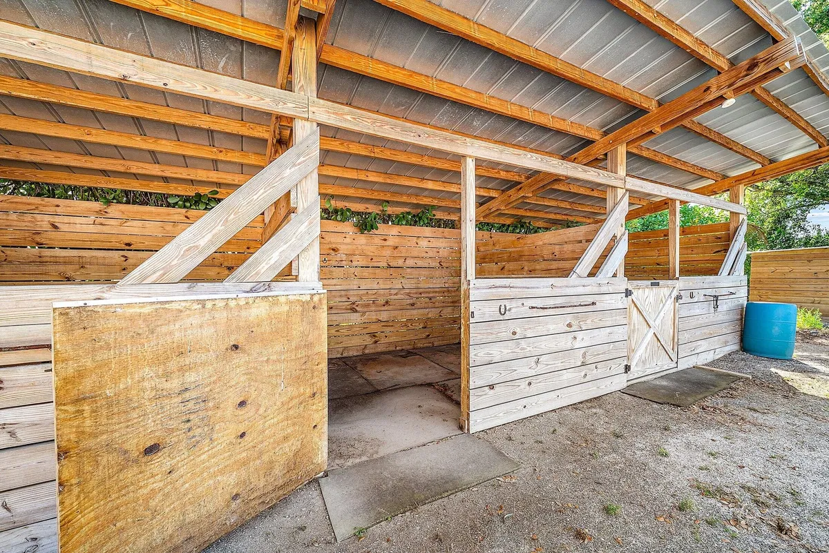Unit (barn) photo 22