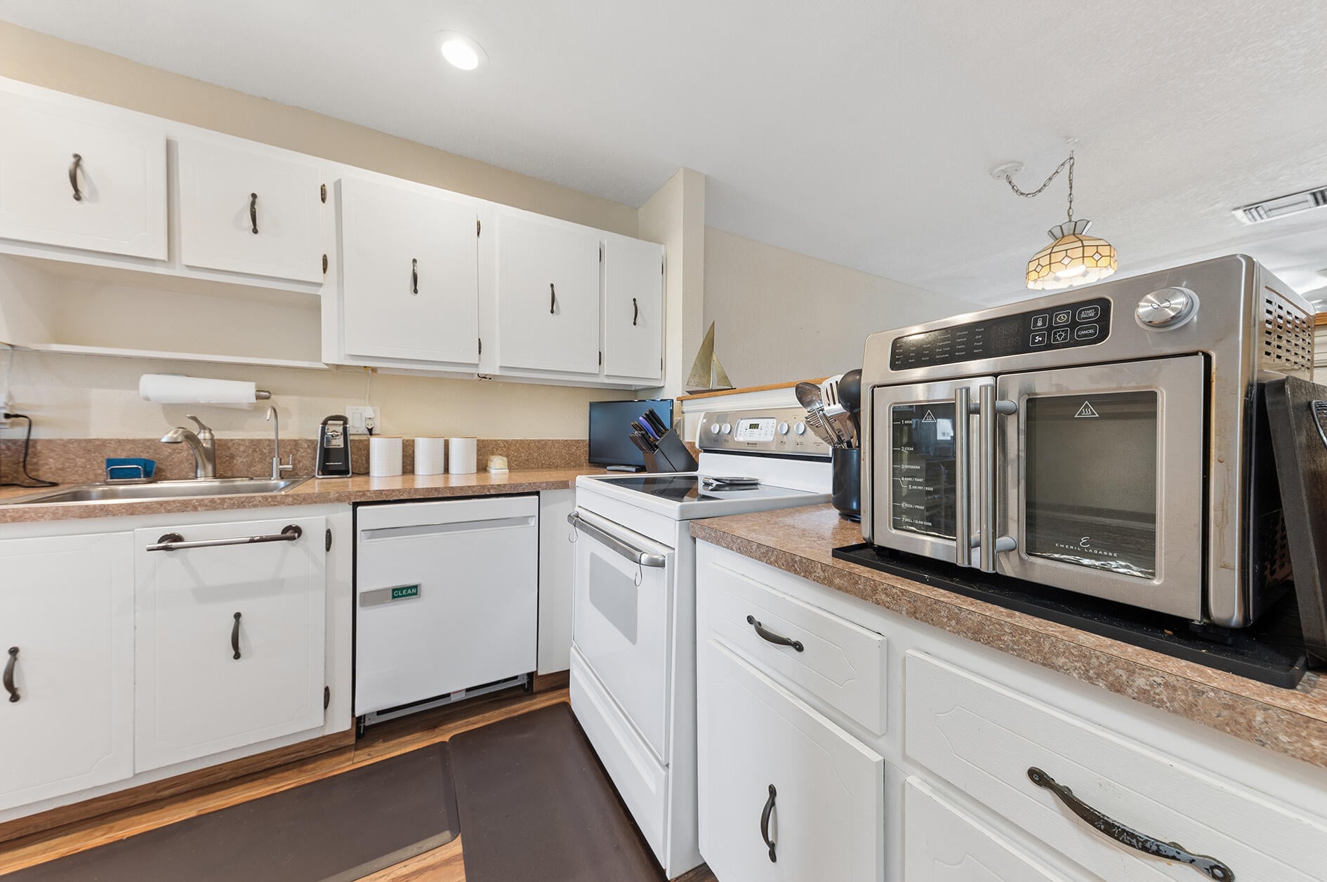 Unit 204 photo 4