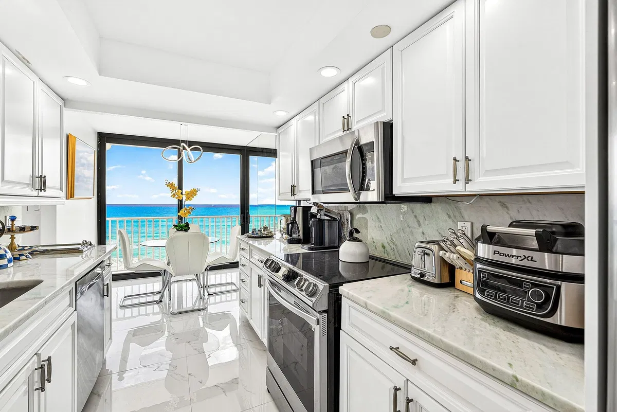 3360 South Ocean Residence photo 7
