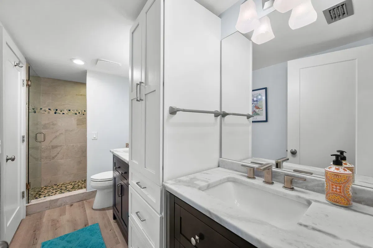 Unit 102 photo 19