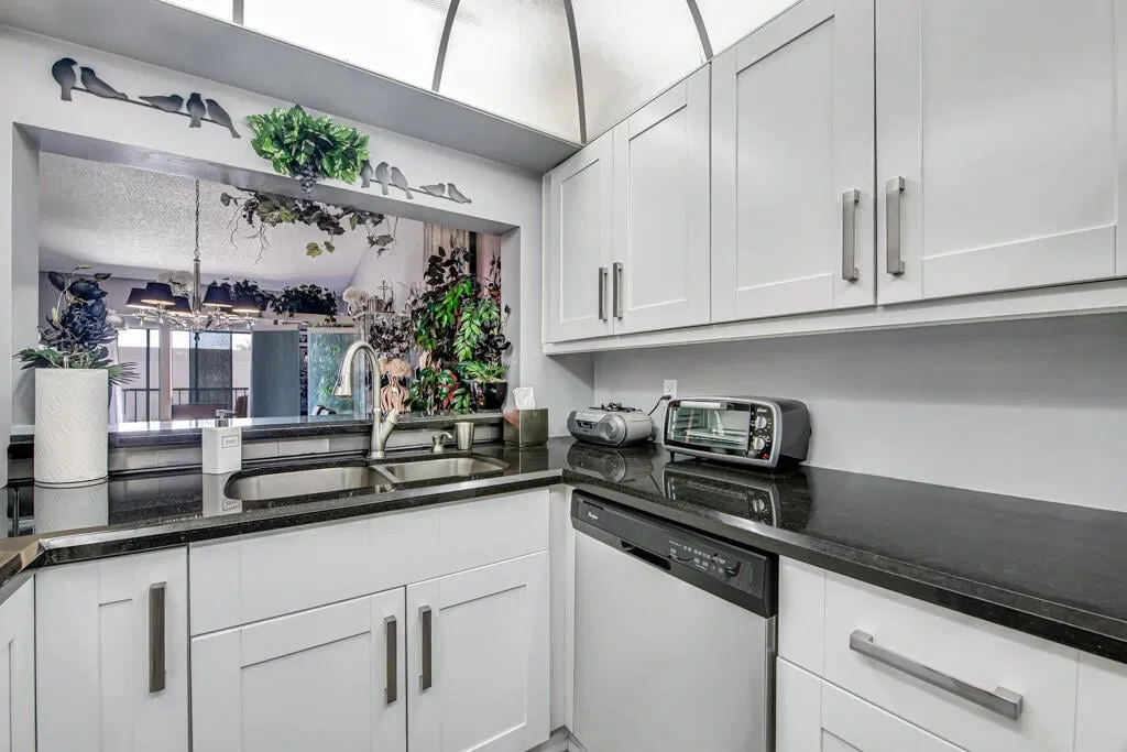 Unit 1223 photo 13