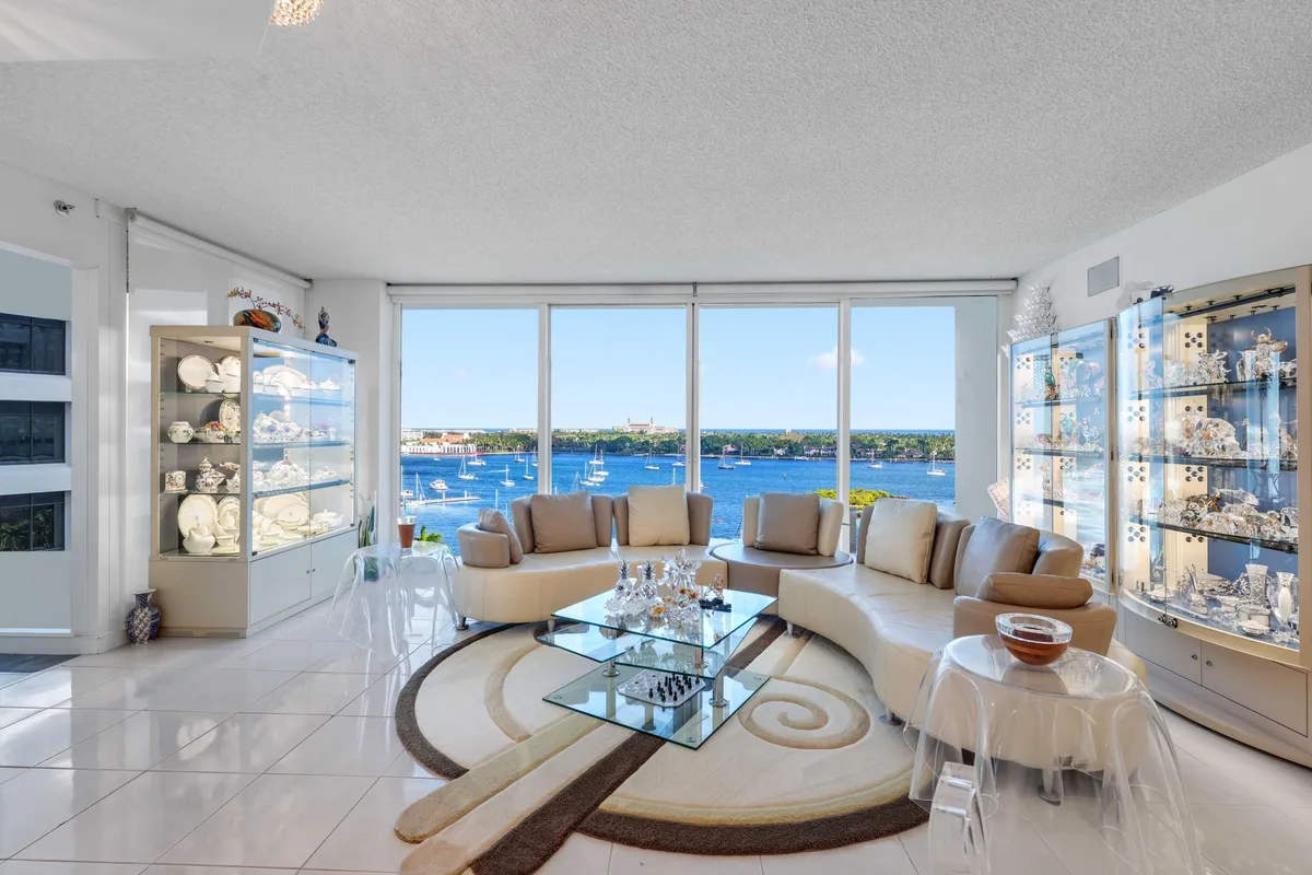 The Plaza of The Palm Beaches Unit 16a