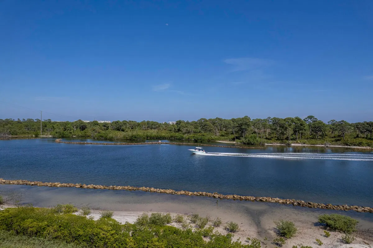 Admirals Cove Residence photo 10