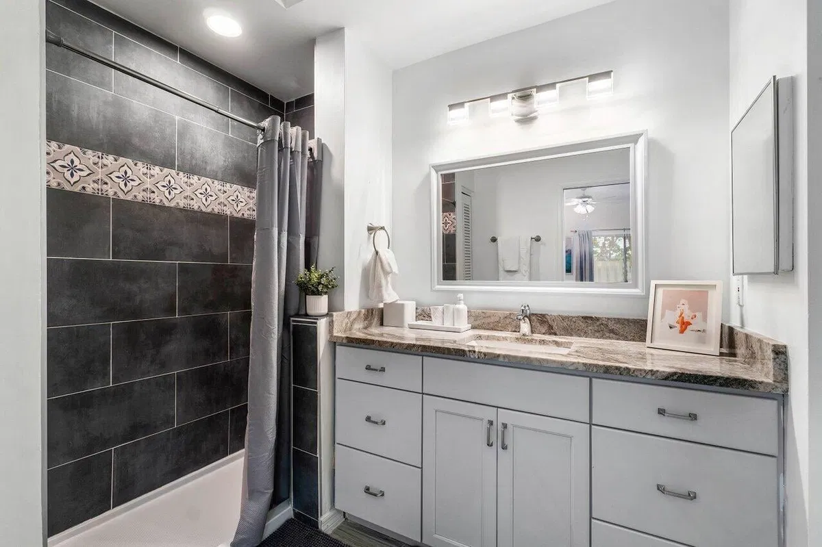 Unit 20 photo 19