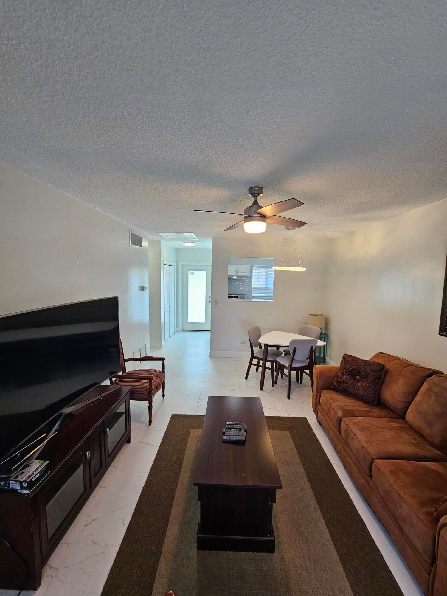 Unit 208 photo 7