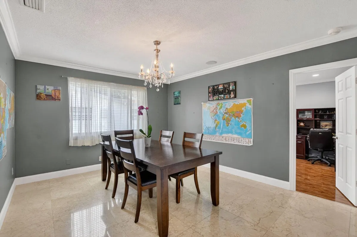 Residence photo 25