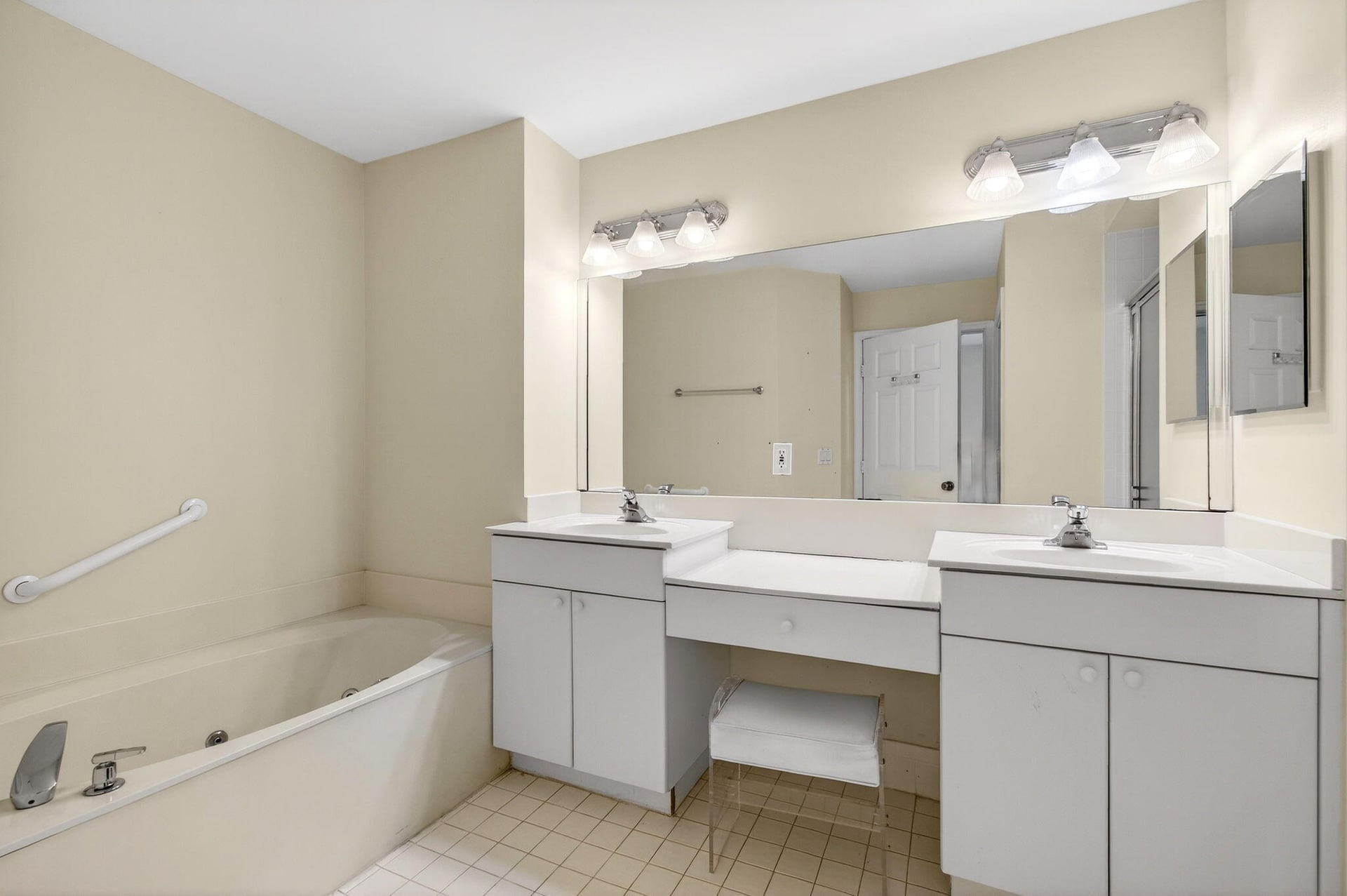 Unit 102 photo 52