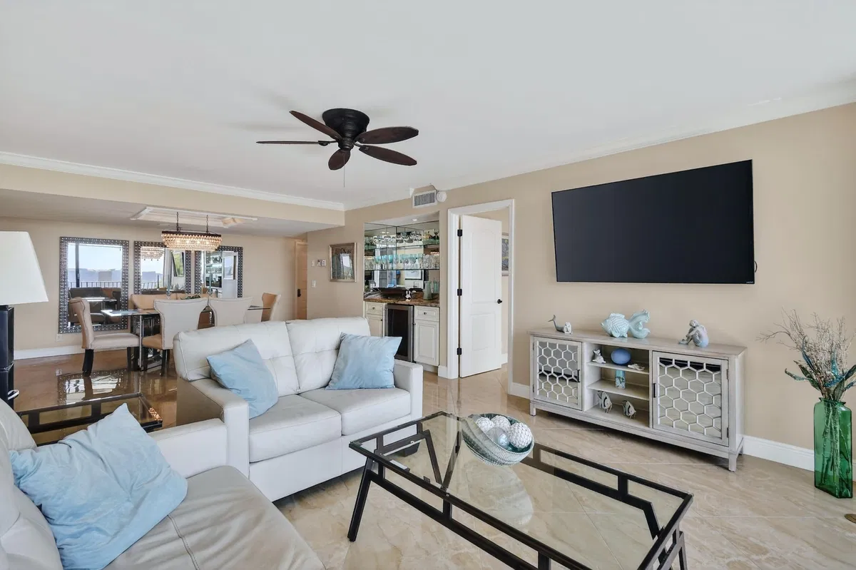 Unit 320 photo 10