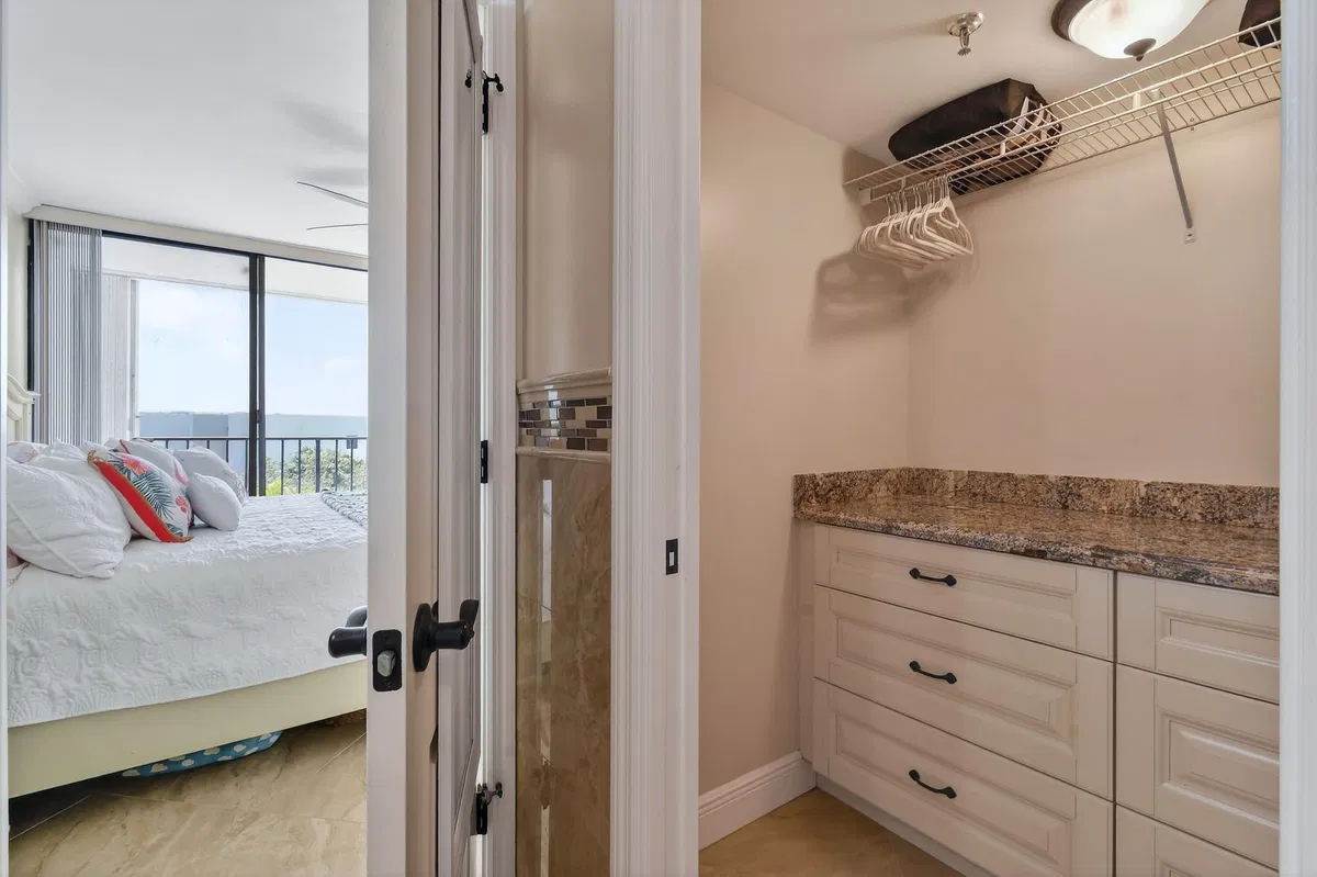 Unit 320 photo 37