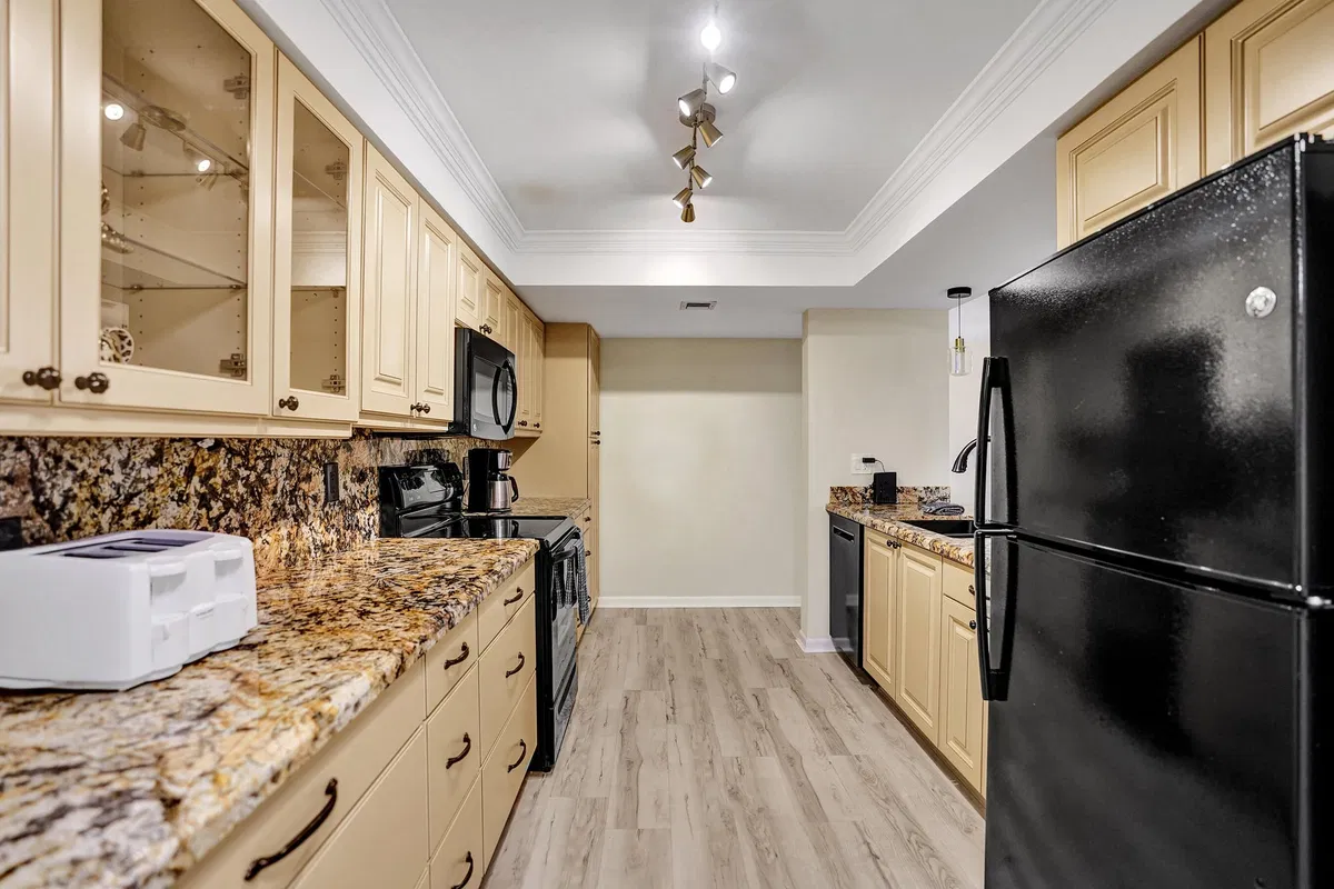Unit 3305 photo 16